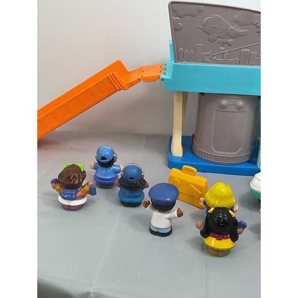 Fisher-Price Little People Everyday Adventures Airport Playset Figures Plane - Picture 5 of 7